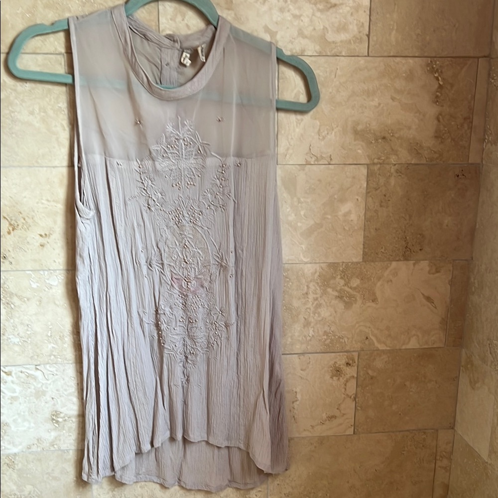 Light gray gauze top with pearl detail M